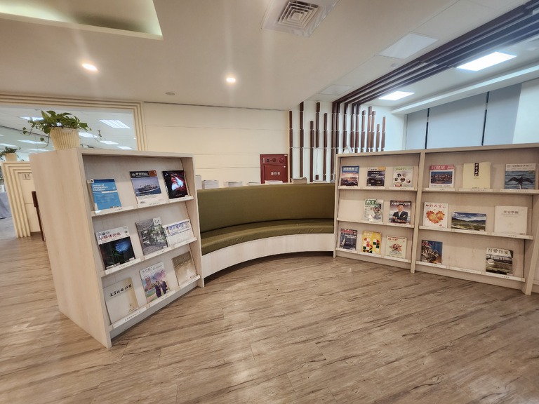 知識與休憩之間的溫暖空間