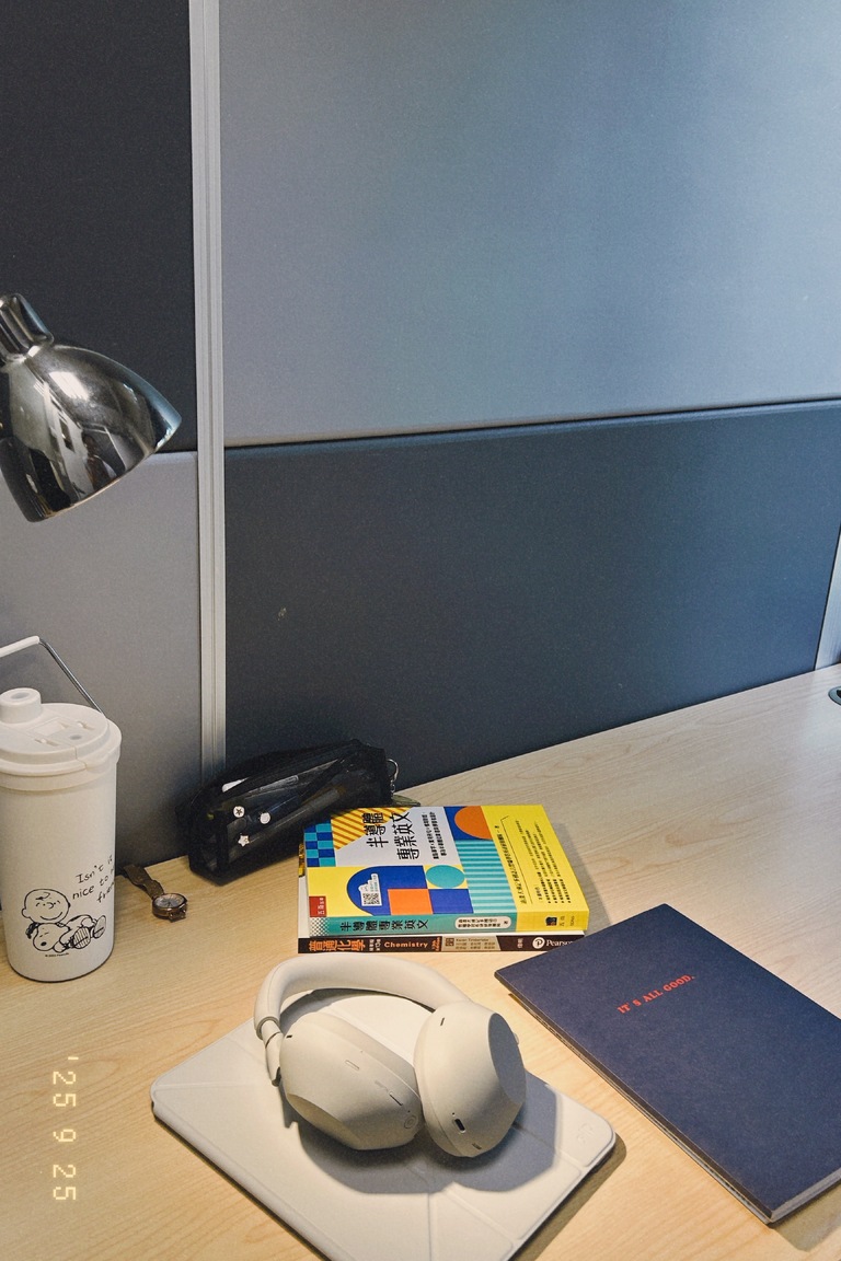 光與筆的午後—我的獨處角落